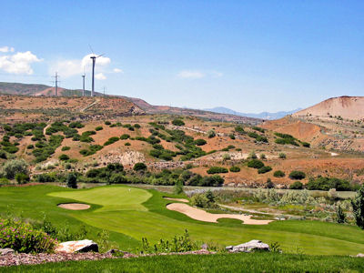 They only hole you can see from I-15 is this elevated par 3