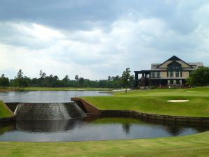 River Landing (River) 18th Green